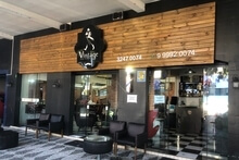 Foto da fachada da Barbearia Vintage - unidade Água Verde